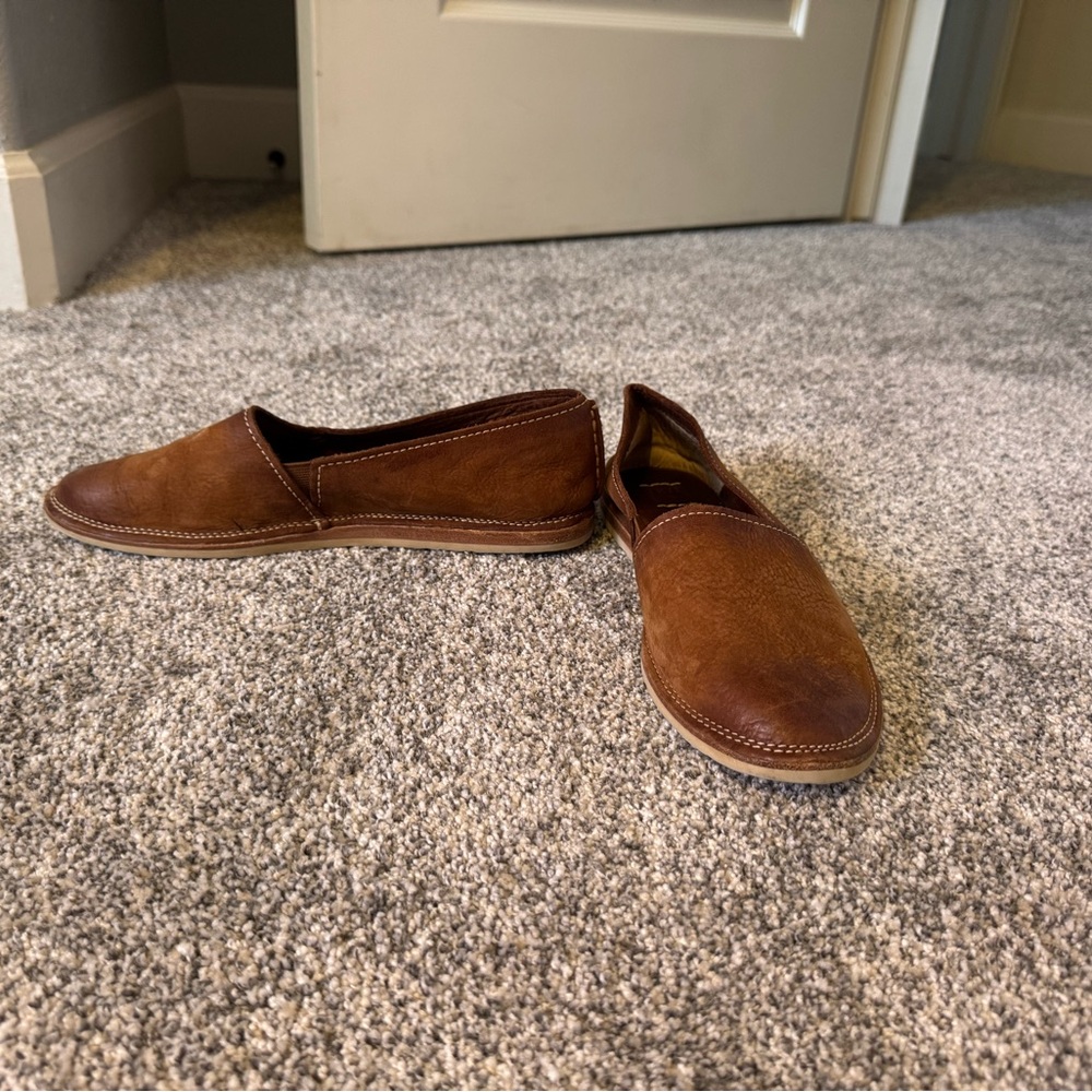 EUC Frye Brown Leather Flats Sz 7.5 - Picture 3 of 4